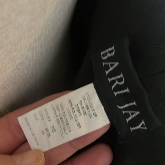 Black sleeveless gown - Picture 5 of 5